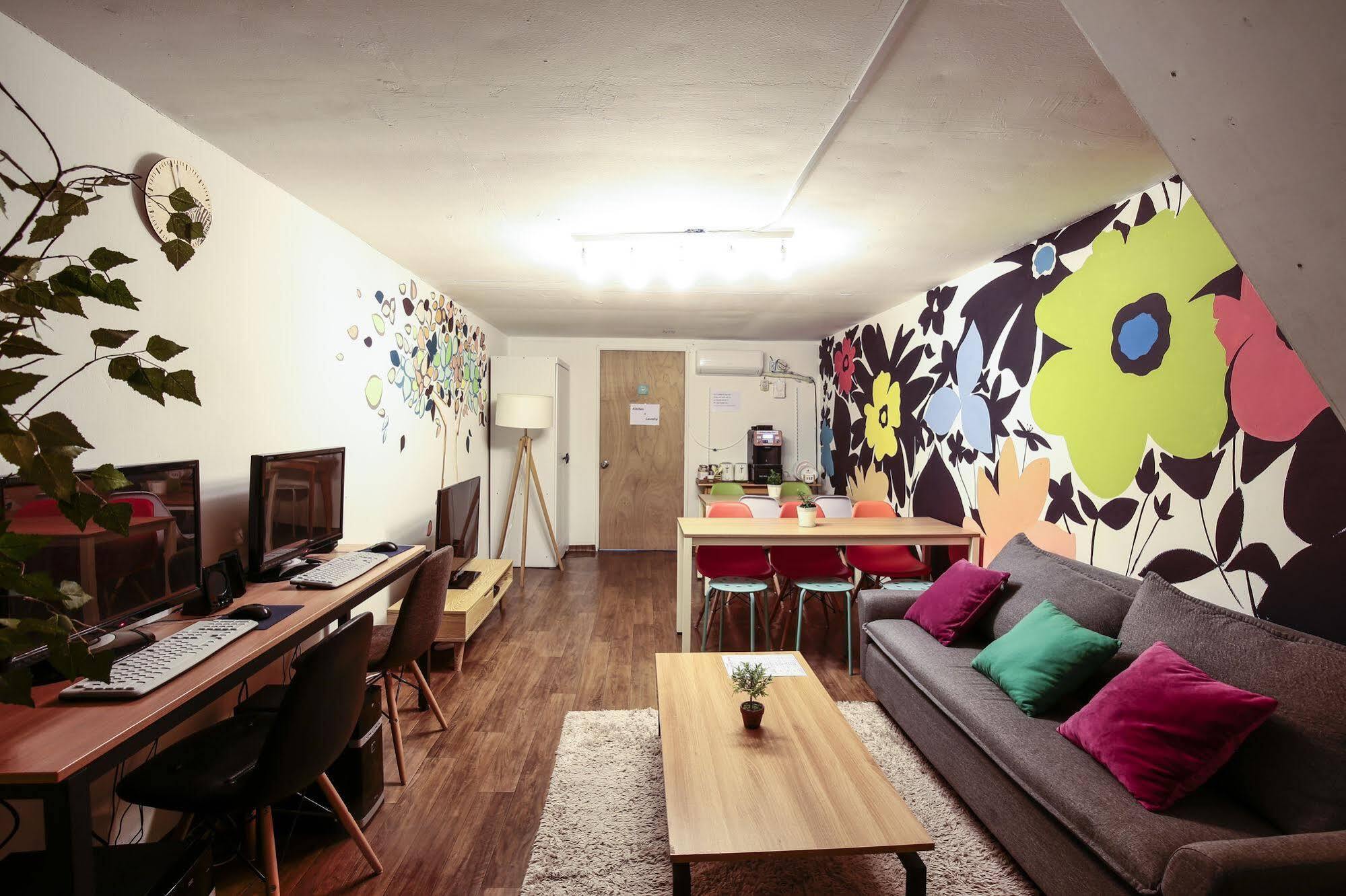 Aroha Guesthouse Seoul Station Экстерьер фото